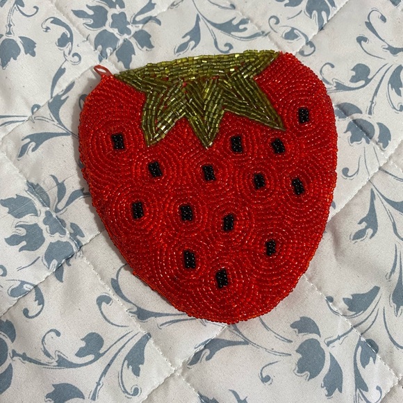 Red Beaded Strawberry Coin Purse - Picture 2 of 3